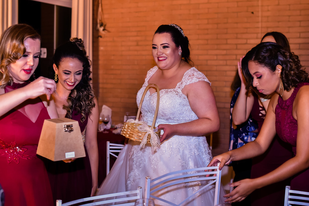 Cerimonia de casamento no salão, casamento na chacara, Recanto Mario e Maria, casamento jundiai.  Vestido de noiva. terno do noivo. casamento. fotos de casamento. casamento Arlene e Lucas, fotos festa de casamento, festas animadas em casamento, sapatinho