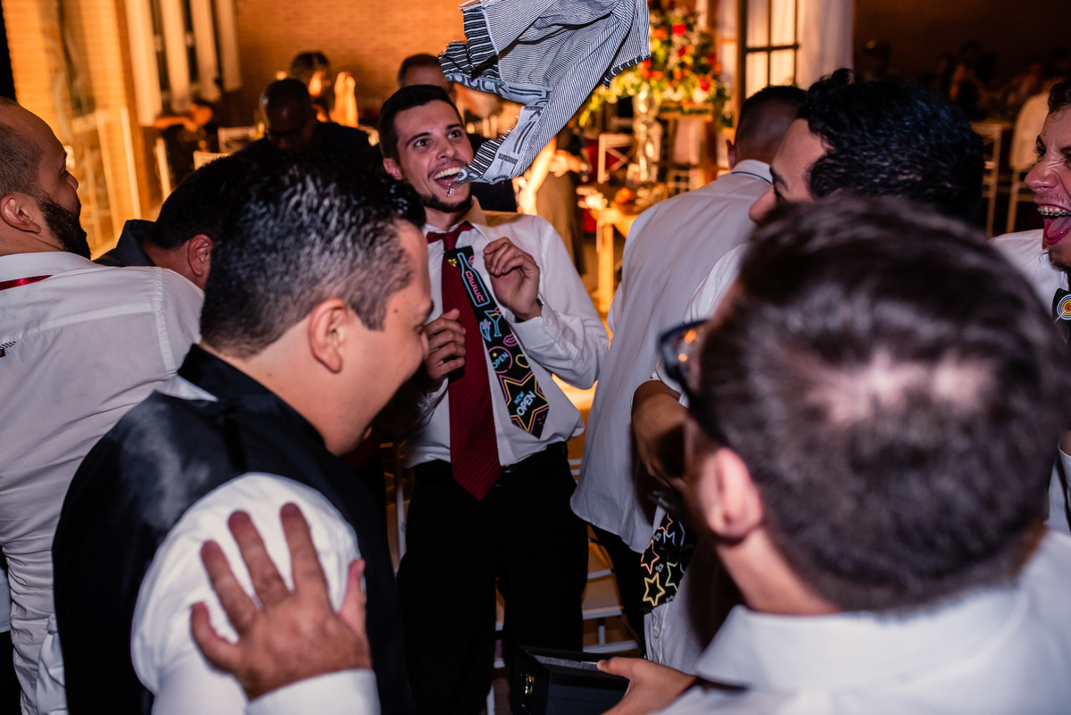 Cerimonia de casamento no salão, casamento na chacara, Recanto Mario e Maria, casamento jundiai.  casamento. fotos de casamento. casamento Arlene e Lucas, fotos festa de casamento, festas animadas em casamento, gravata do noivo