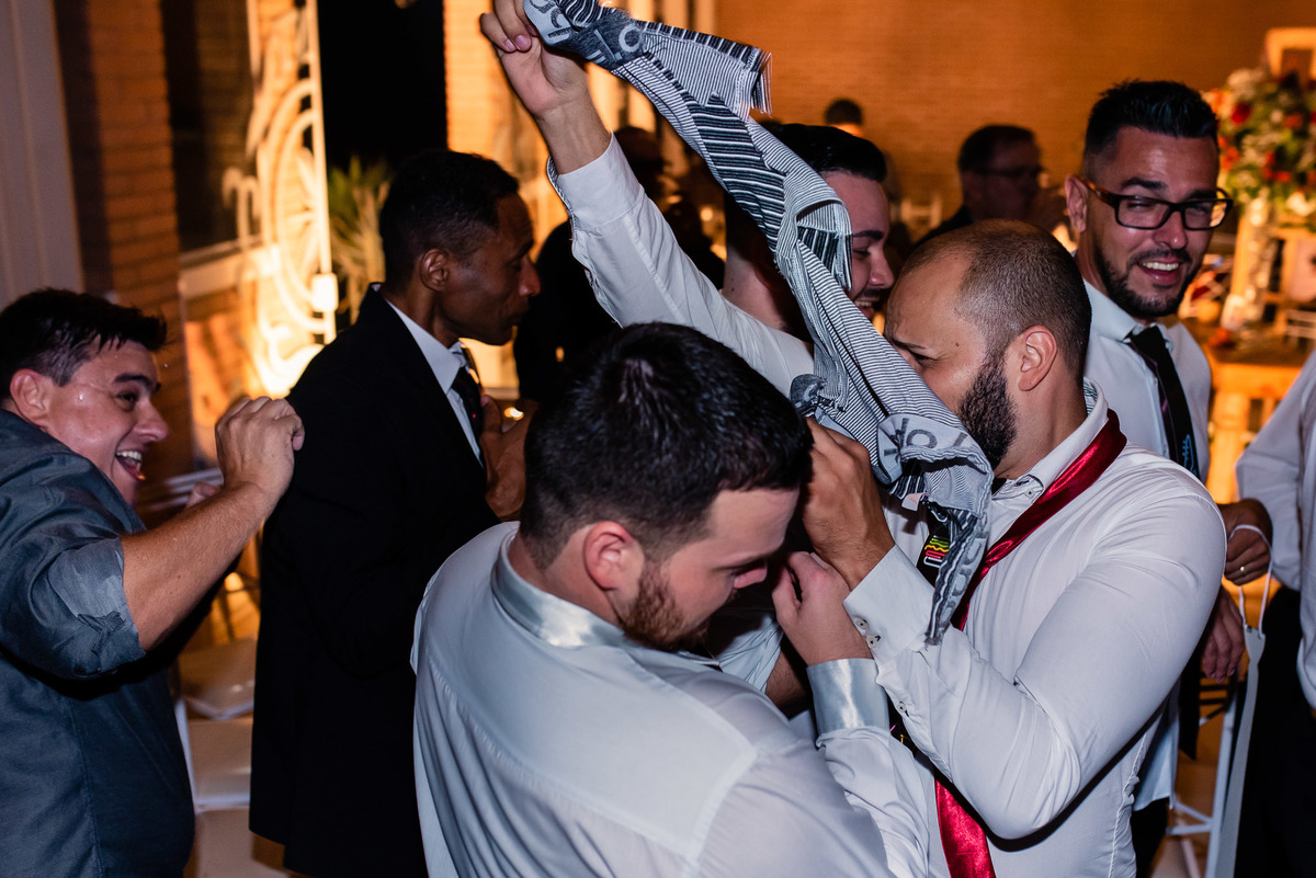 Cerimonia de casamento no salão, casamento na chacara, Recanto Mario e Maria, casamento jundiai.  casamento. fotos de casamento. casamento Arlene e Lucas, fotos festa de casamento, festas animadas em casamento, gravata do noivo