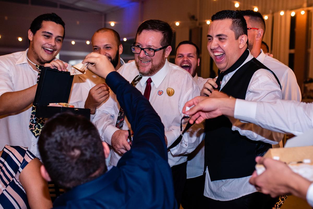 Cerimonia de casamento no salão, casamento na chacara, Recanto Mario e Maria, casamento jundiai.  casamento. fotos de casamento. casamento Arlene e Lucas, fotos festa de casamento, festas animadas em casamento, gravata do noivo