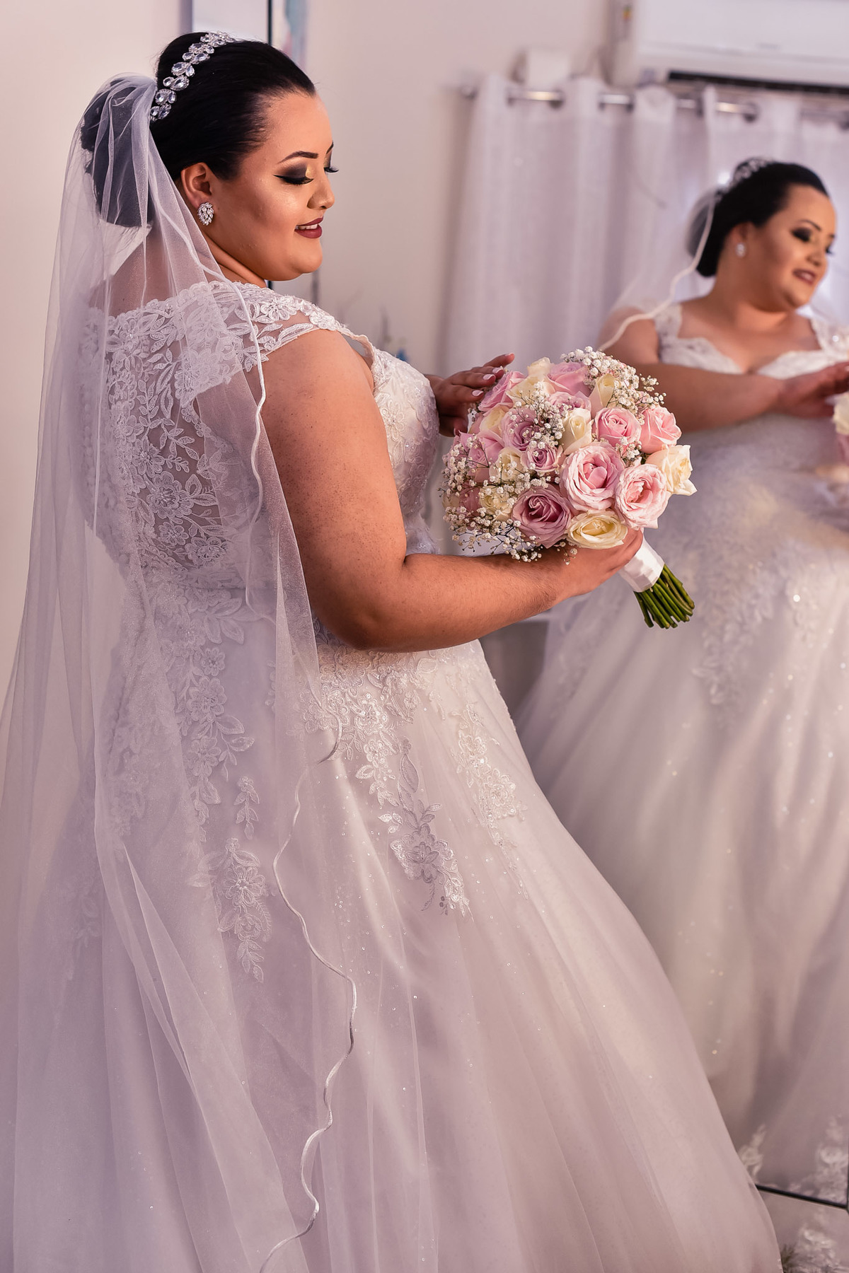 Making off da noiva, maquiagem de  noiva. Noiva. fotos de casamento. dia da noiva. making of perfeito. Atelie Martinelli .  vestido de noiva, maquiagem de noiva. casamento Arlene e lucas, buque da noiva, buque