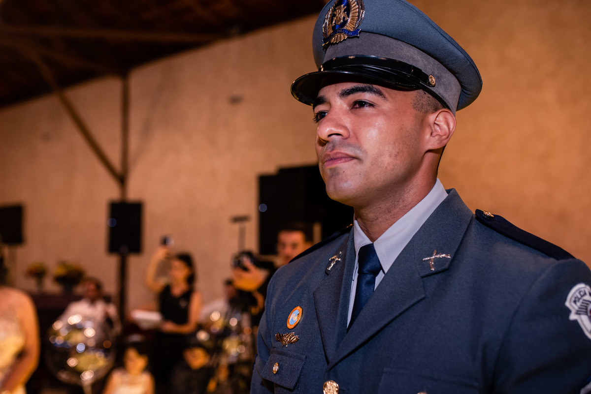 chacara paraiso. Cerimonia militar chacara paraiso. Fotos de casamento. Wedding. casamento ao ar livre. casamento no campo. Terno do noivo. vestido de noiva, casamento militar, bombeiro militar, casamento bombeiro,  guarda de honra,  casamento sp.