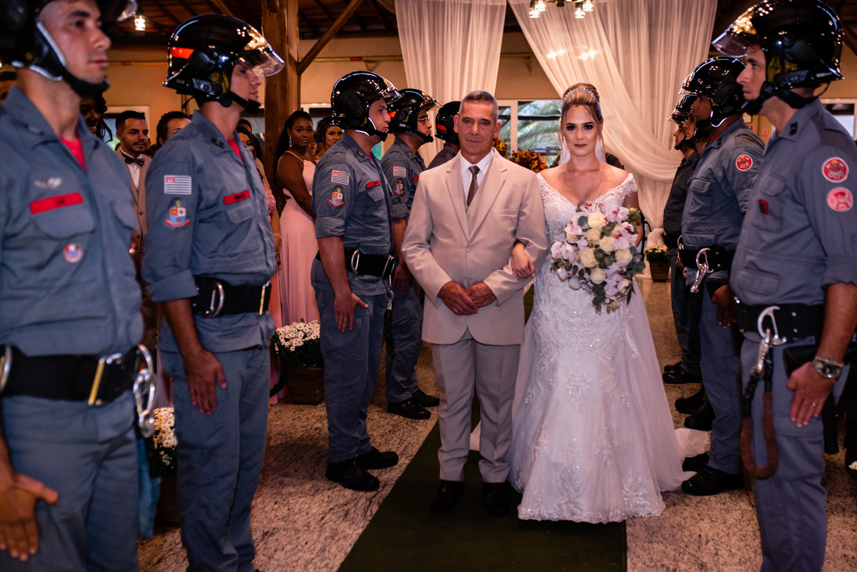 chacara paraiso. Cerimonia militar chacara paraiso. Fotos de casamento. Wedding. casamento ao ar livre. casamento no campo. Terno do noivo. vestido de noiva, casamento militar, bombeiro militar, casamento bombeiro,  guarda de honra,  casamento sp.