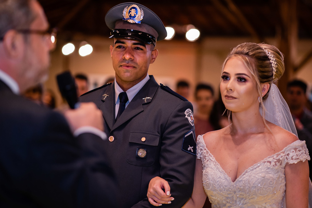 chacara paraiso. Cerimonia militar chacara paraiso. Fotos de casamento. Wedding. casamento ao ar livre. casamento no campo. Terno do noivo. vestido de noiva, casamento militar, bombeiro militar, casamento bombeiro,  guarda de honra,  casamento sp.