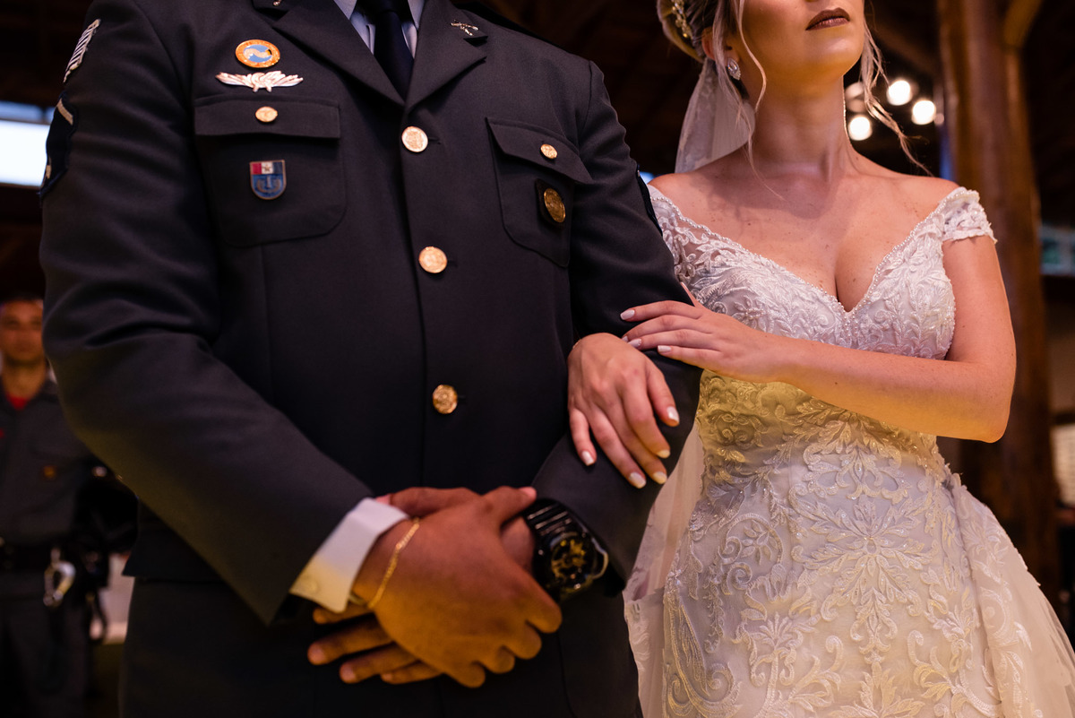 chacara paraiso. Cerimonia militar chacara paraiso. Fotos de casamento. Wedding. casamento ao ar livre. casamento no campo. Terno do noivo. vestido de noiva, casamento militar, bombeiro militar, casamento bombeiro,  guarda de honra,  casamento sp.