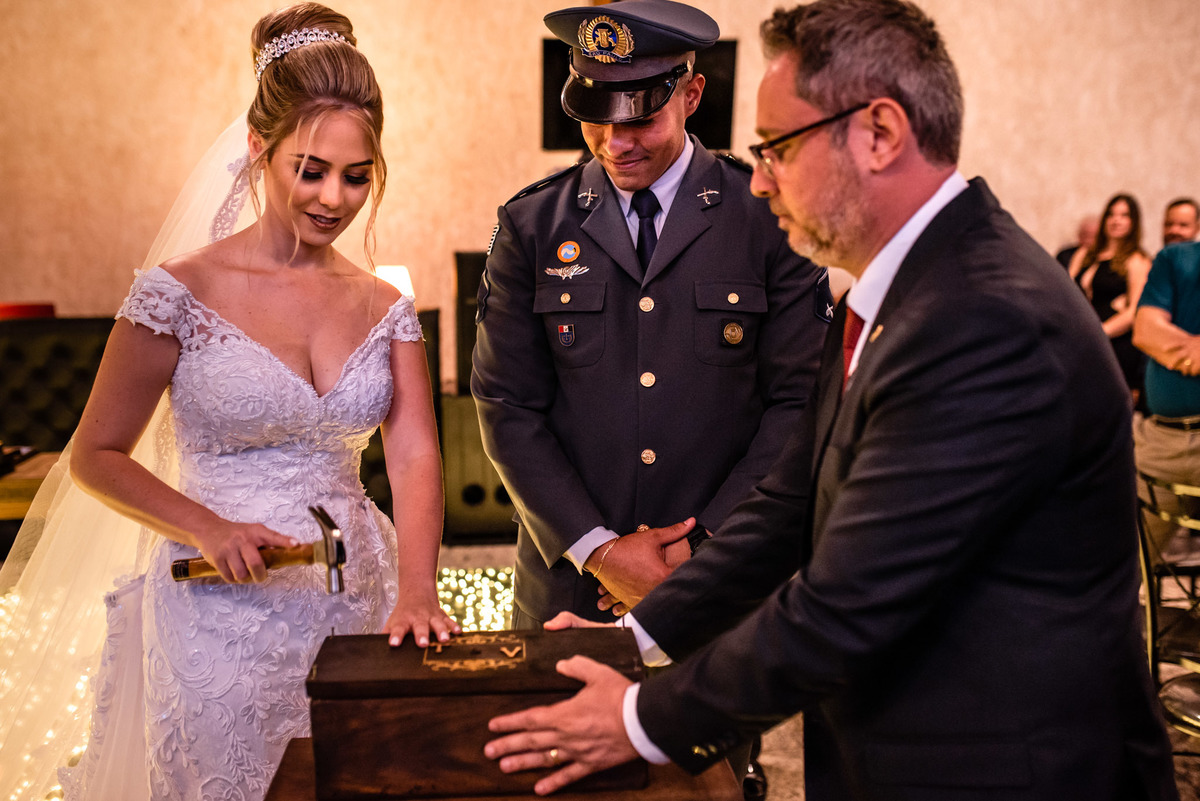 chacara paraiso. Cerimonia militar chacara paraiso. Fotos de casamento. Wedding. casamento ao ar livre. casamento no campo. Terno do noivo. vestido de noiva, casamento militar, bombeiro militar, casamento bombeiro,  guarda de honra,  casamento sp.