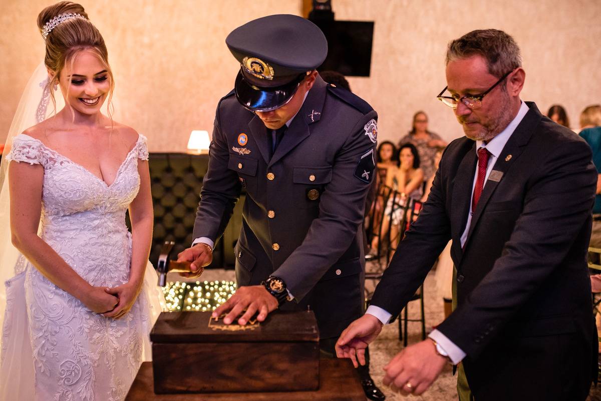 chacara paraiso. Cerimonia militar chacara paraiso. Fotos de casamento. Wedding. casamento ao ar livre. casamento no campo. Terno do noivo. vestido de noiva, casamento militar, bombeiro militar, casamento bombeiro,  guarda de honra,  casamento sp.