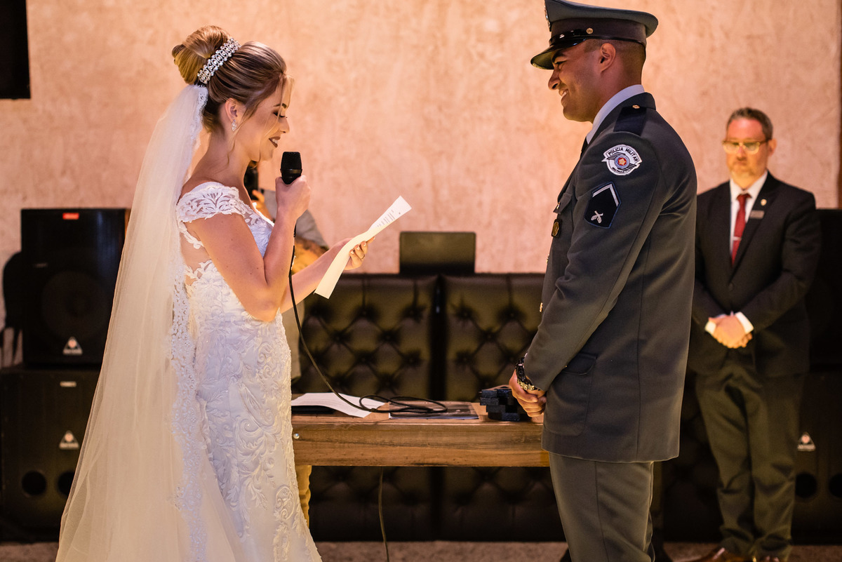 chacara paraiso. Cerimonia militar chacara paraiso. Fotos de casamento. Wedding. casamento ao ar livre. casamento no campo. Terno do noivo. vestido de noiva, casamento militar, bombeiro militar, casamento bombeiro,  guarda de honra,  casamento sp.