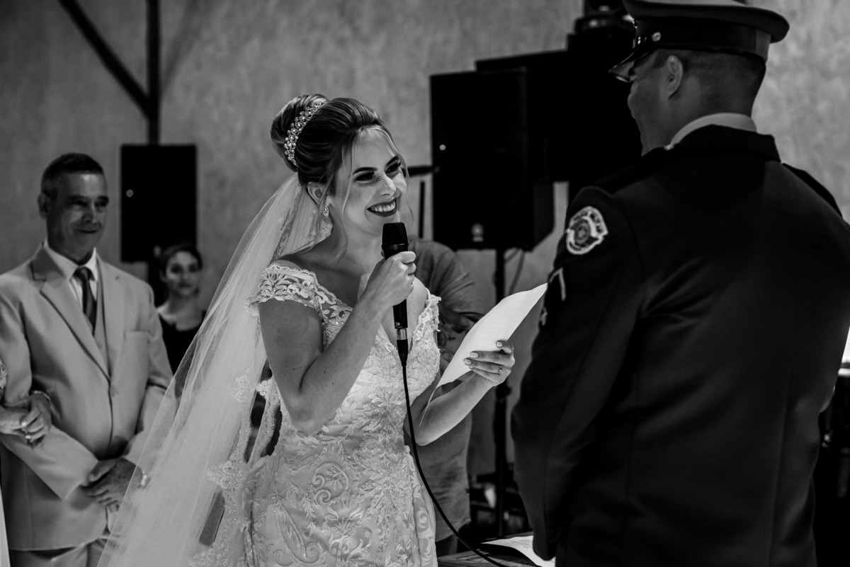 chacara paraiso. Cerimonia militar chacara paraiso. Fotos de casamento. Wedding. casamento ao ar livre. casamento no campo. Terno do noivo. vestido de noiva, casamento militar, bombeiro militar, casamento bombeiro,  guarda de honra,  casamento sp.