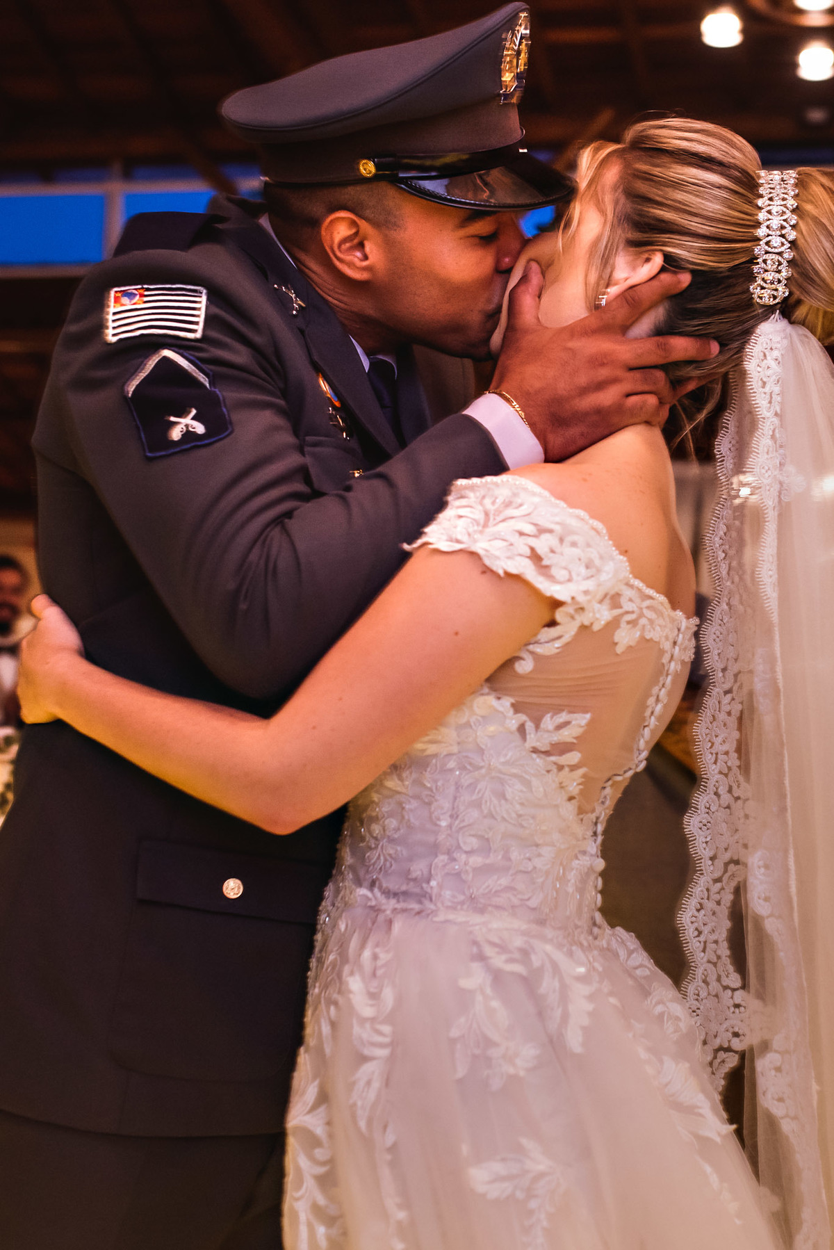 chacara paraiso. Cerimonia militar chacara paraiso. Fotos de casamento. Wedding. casamento ao ar livre. casamento no campo. Terno do noivo. vestido de noiva, casamento militar, bombeiro militar, casamento bombeiro,  guarda de honra,  casamento sp.