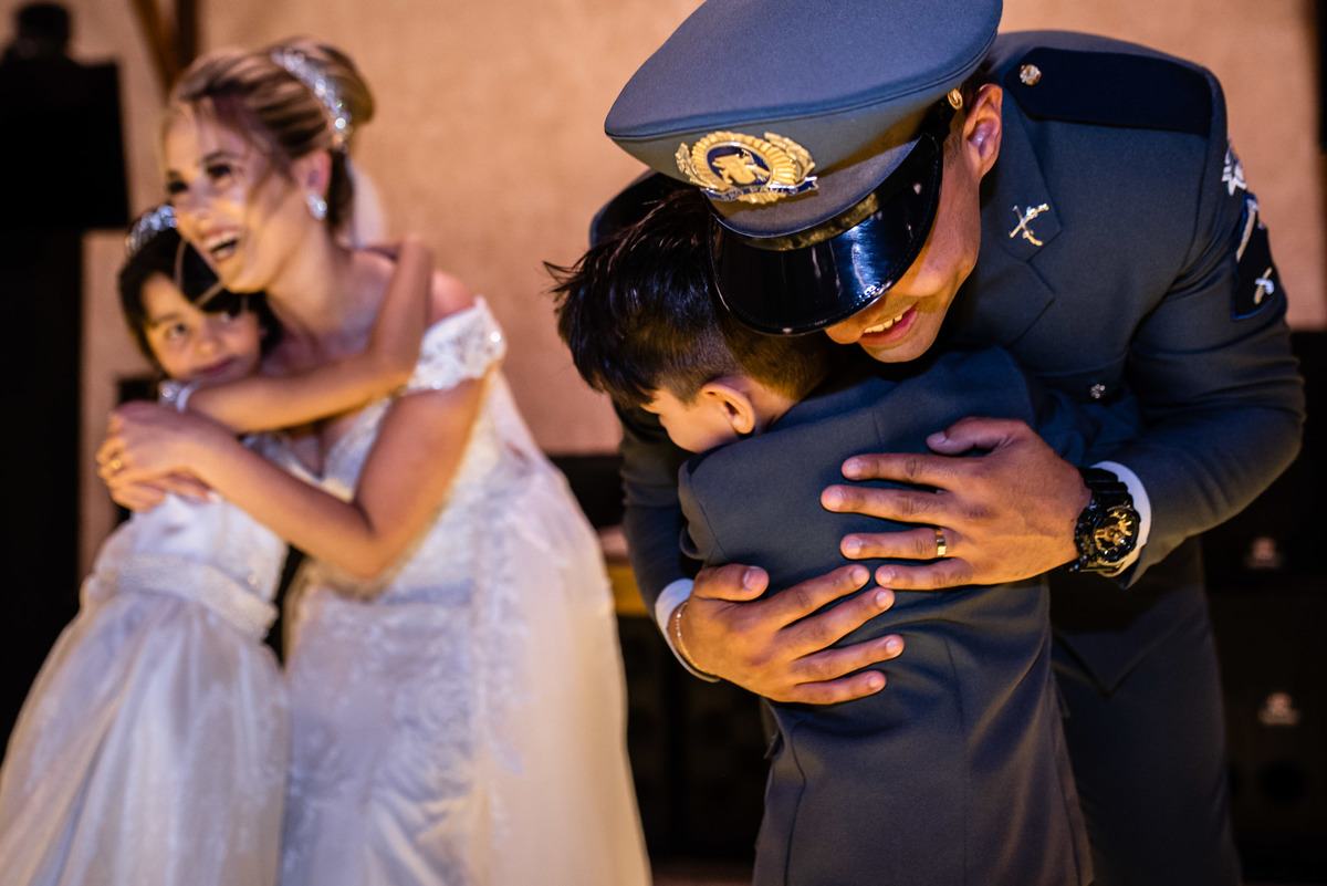 chacara paraiso. Cerimonia militar chacara paraiso. Fotos de casamento. Wedding. casamento ao ar livre. casamento no campo. Terno do noivo. vestido de noiva, casamento militar, bombeiro militar, casamento bombeiro,  guarda de honra,  casamento sp.