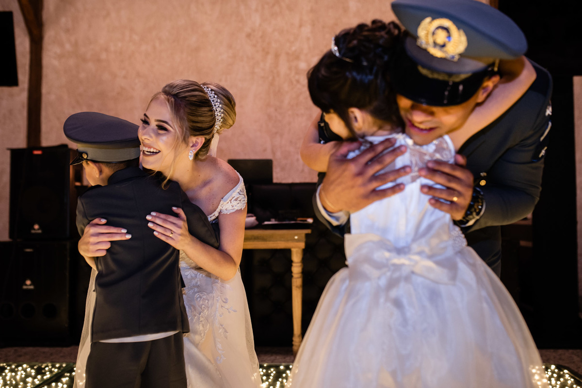 chacara paraiso. Cerimonia militar chacara paraiso. Fotos de casamento. Wedding. casamento ao ar livre. casamento no campo. Terno do noivo. vestido de noiva, casamento militar, bombeiro militar, casamento bombeiro,  guarda de honra,  casamento sp.