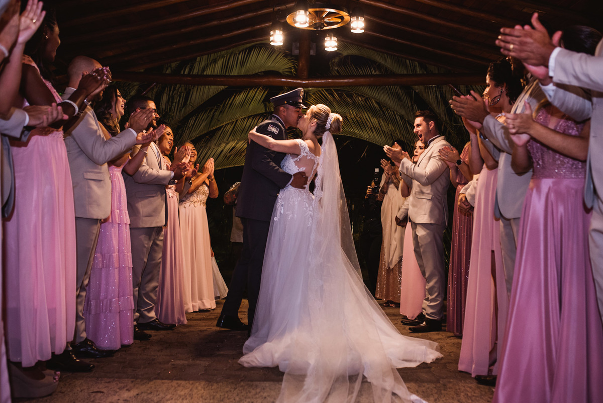 chacara paraiso. Cerimonia militar chacara paraiso. Fotos de casamento. Wedding. casamento ao ar livre. casamento no campo. Terno do noivo. vestido de noiva, casamento militar, bombeiro militar, casamento bombeiro,  guarda de honra,  casamento sp.