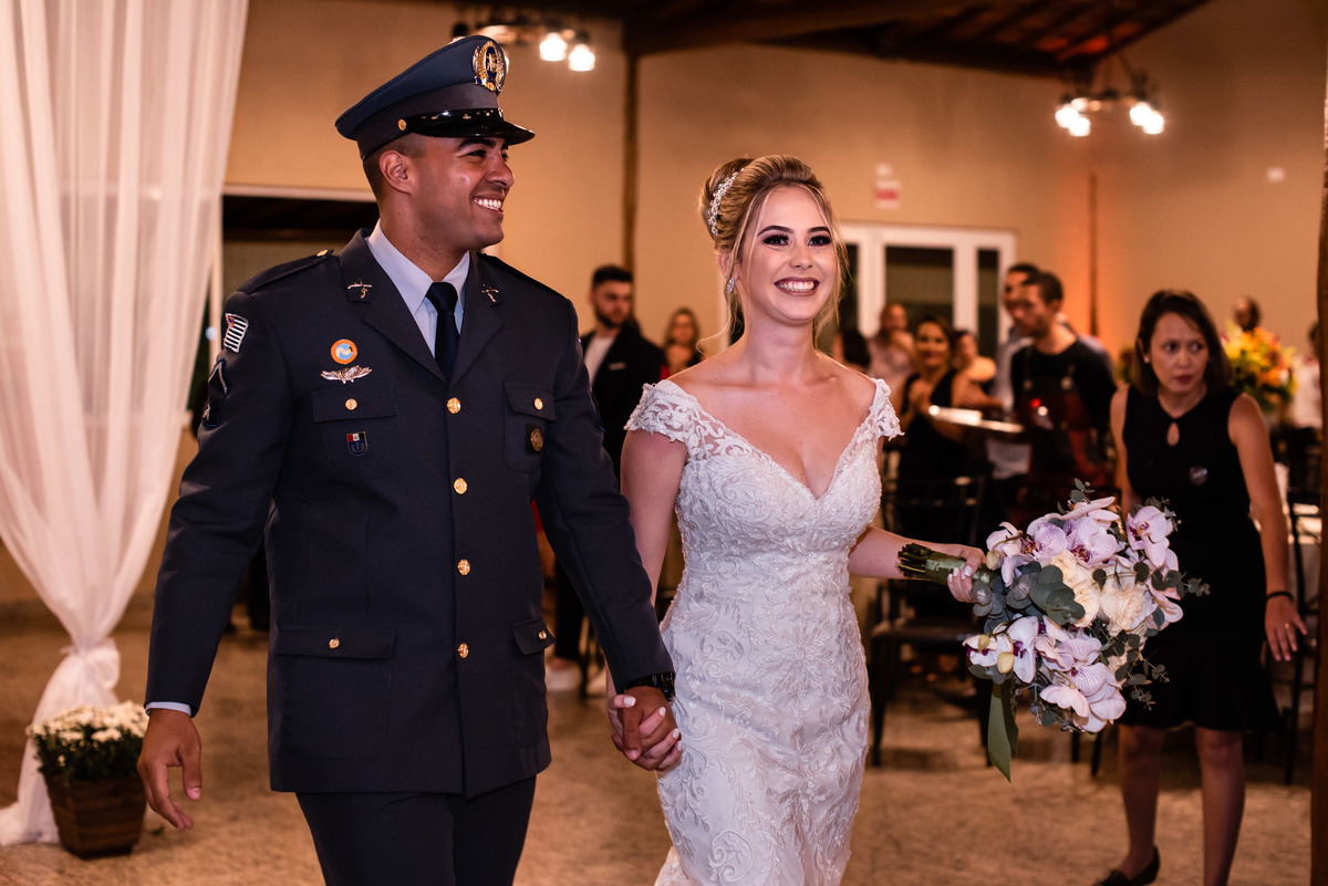 chacara paraiso. Cerimonia militar chacara paraiso. Fotos de casamento. Wedding. casamento ao ar livre. casamento no campo. Terno do noivo. vestido de noiva, casamento militar, bombeiro militar, casamento bombeiro,  guarda de honra,  casamento sp.