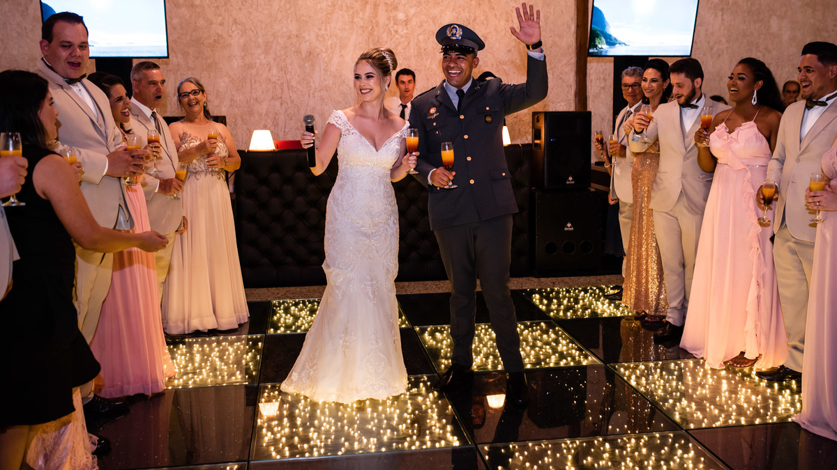 chacara paraiso. Cerimonia militar chacara paraiso. Fotos de casamento. Wedding. casamento ao ar livre. casamento no campo. Terno do noivo. vestido de noiva, casamento militar, bombeiro militar, casamento bombeiro,  guarda de honra,  casamento sp.