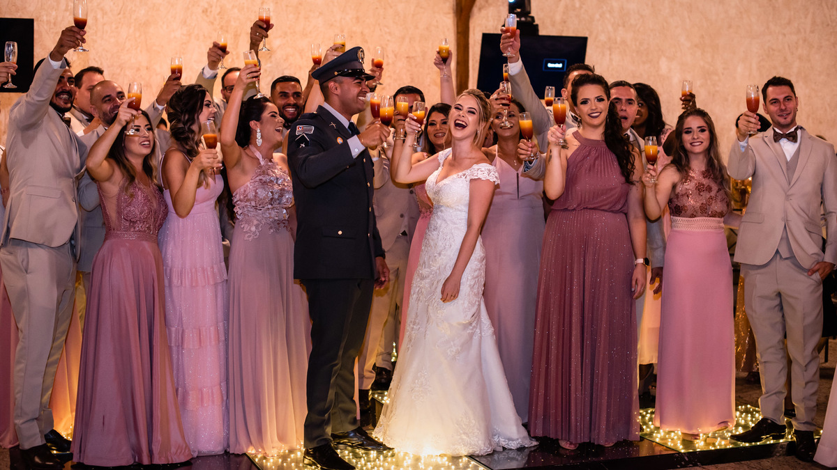 chacara paraiso. Cerimonia militar chacara paraiso. Fotos de casamento. Wedding. casamento ao ar livre. casamento no campo. Terno do noivo. vestido de noiva, casamento militar, bombeiro militar, casamento bombeiro,  guarda de honra,  casamento sp.