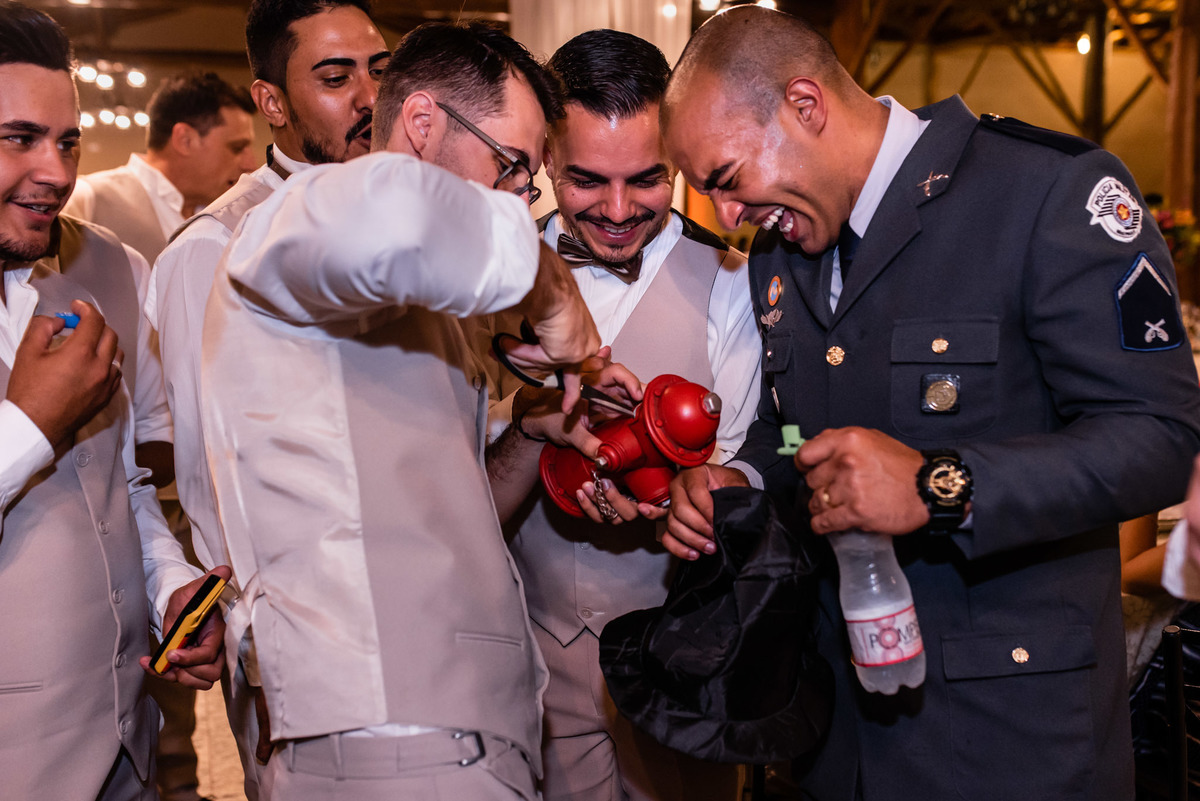 chacara paraiso. Cerimonia militar chacara paraiso. Fotos de casamento. Wedding. casamento ao ar livre. casamento no campo. Terno do noivo. vestido de noiva, casamento militar, bombeiro militar, casamento bombeiro,  guarda de honra,  casamento sp.