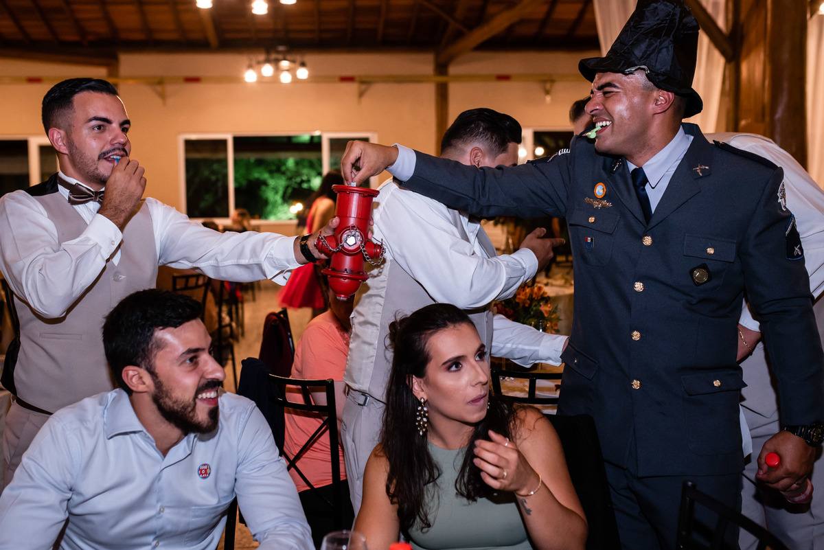 chacara paraiso. Cerimonia militar chacara paraiso. Fotos de casamento. Wedding. casamento ao ar livre. casamento no campo. Terno do noivo. vestido de noiva, casamento militar, bombeiro militar, casamento bombeiro,  guarda de honra,  casamento sp.