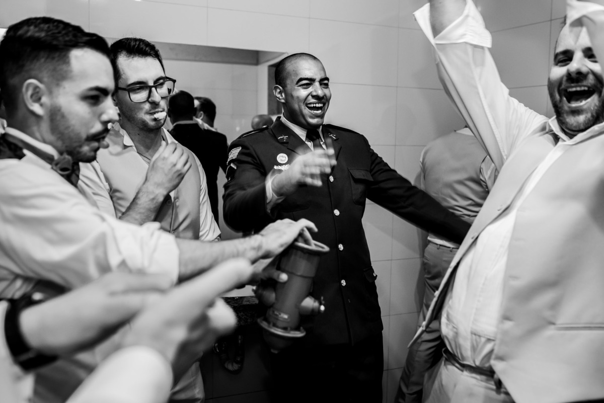 chacara paraiso. Cerimonia militar chacara paraiso. Fotos de casamento. Wedding. casamento ao ar livre. casamento no campo. Terno do noivo. vestido de noiva, casamento militar, bombeiro militar, casamento bombeiro,  guarda de honra,  casamento sp.