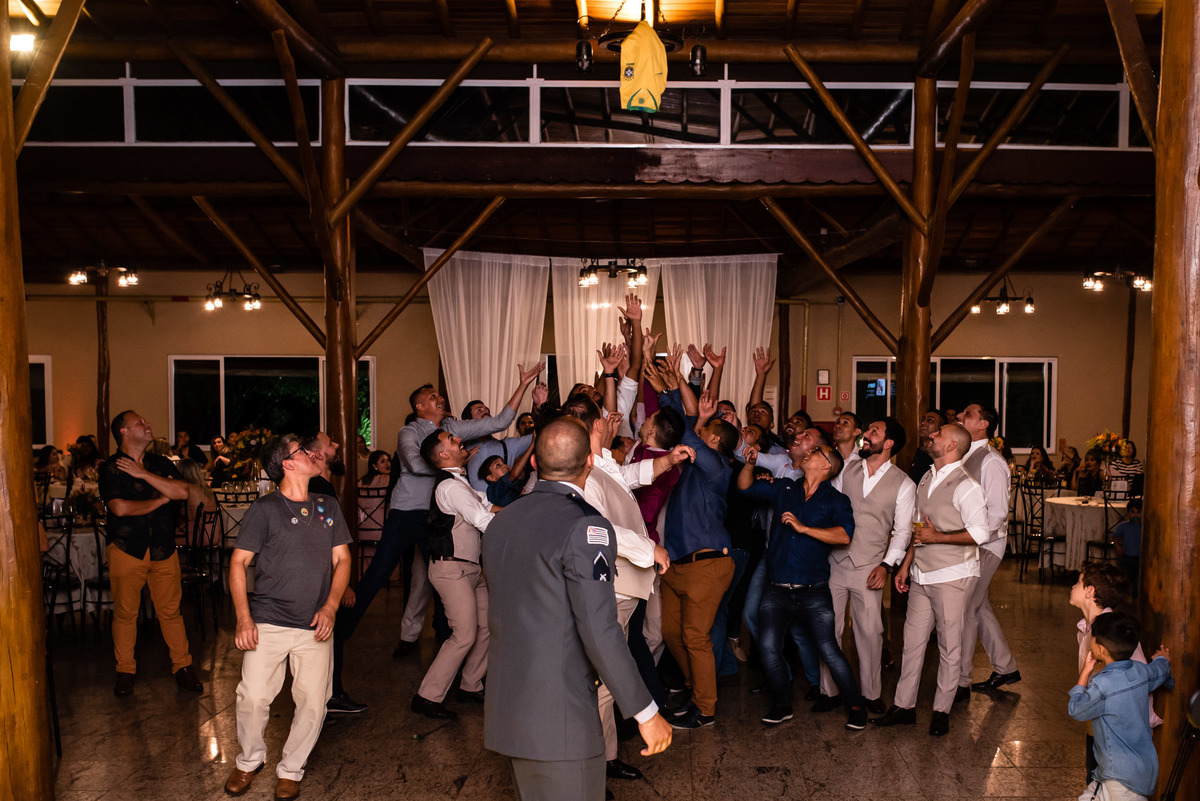 chacara paraiso. Cerimonia militar chacara paraiso. Fotos de casamento. Wedding. casamento ao ar livre. casamento no campo. Terno do noivo. vestido de noiva, casamento militar, bombeiro militar, casamento bombeiro,  guarda de honra,  casamento sp.