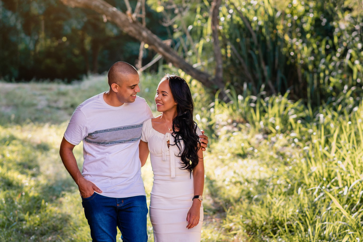 ensaio Pré-Wedding na Floresta Nacional de Ipanema. Fazenda Ipanema Sorocaba. fazenda Ipero, ensaio sorocaba. pre wedding sorocaba. dicas de ensaio. poses de ensaio casal. fotografia de casamento. fotografo de casamento.