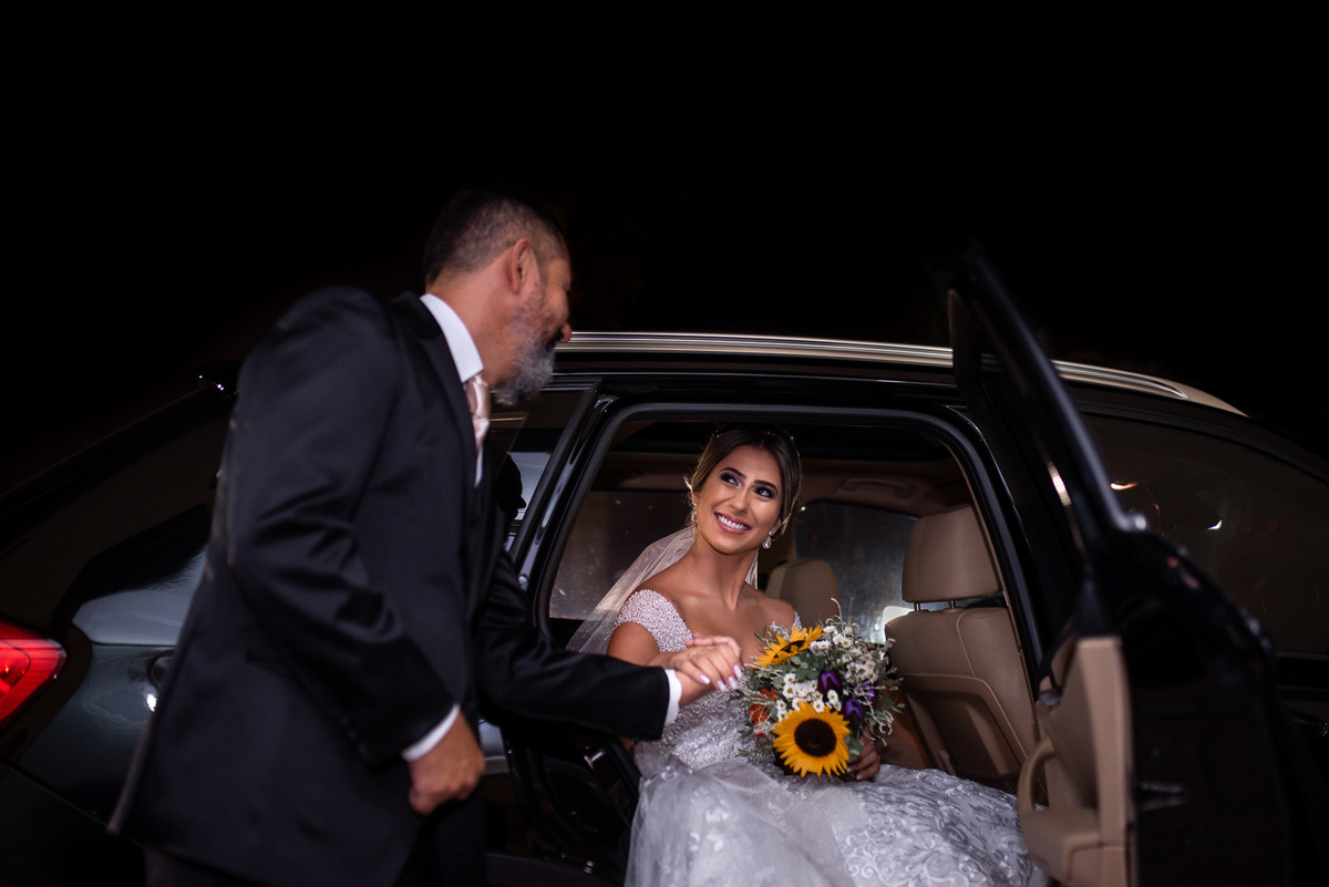 casamento, fotos casamento, Paróquia Cristo Redentor, noivos, carro da noiva, vestido da noiva