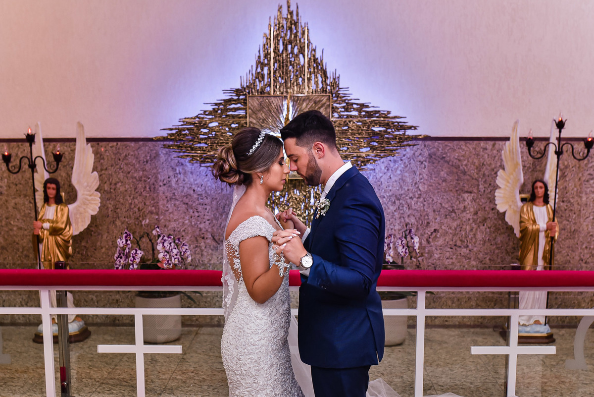 casamento, fotos casamento, Paróquia Cristo Redentor, noivos, vestido da noiva, fotos no santuário noivos