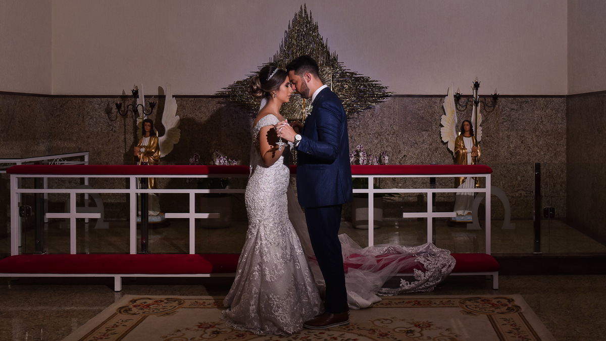 casamento, fotos casamento, Paróquia Cristo Redentor, noivos, vestido da noiva, fotos no santuário noivos