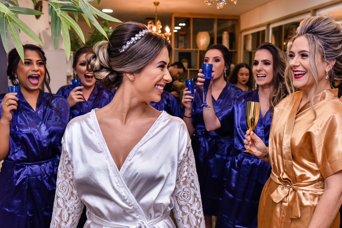 as
Casa das  noivas, maquiagem, maquiagem da noiva, dia da noiva, making off da noiva, fotos de casamento, madrinhas, madrinhas da noiva