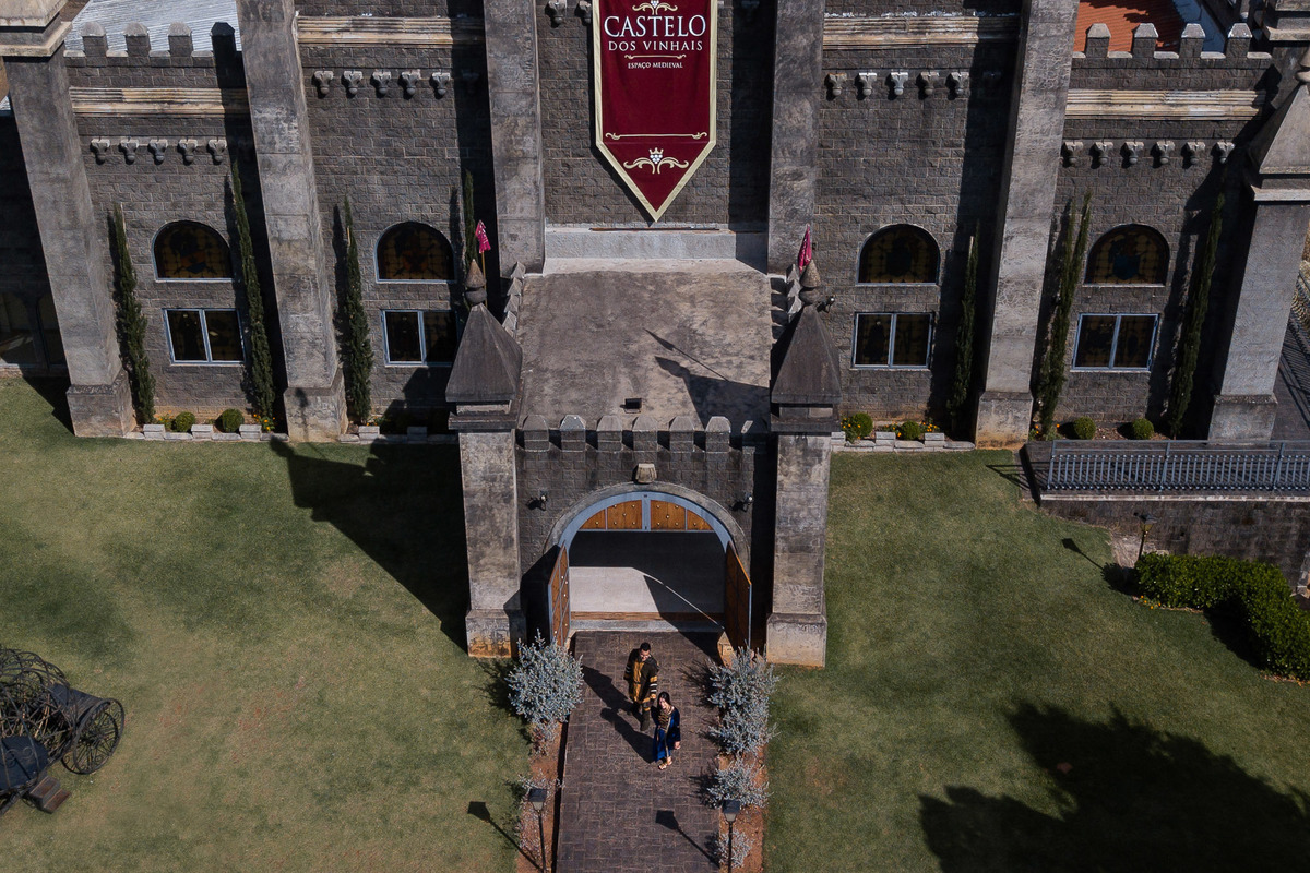 Ensaio pre-wedding , ensaio diferente, ensaio fotográfico casal, ensaio casal, fotos casal, ensaio fotográfico castelo, castelo dos vinhais, ensaio medieval, ensaio fotográfico medieval, ensaio pre-wedding castelo dos vinhais, pre wedding tematico