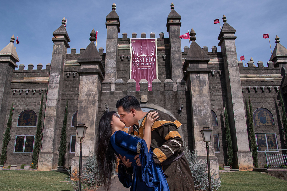 Ensaio pre-wedding , ensaio diferente, ensaio fotográfico casal, ensaio casal, fotos casal, ensaio fotográfico castelo, castelo dos vinhais, ensaio medieval, ensaio fotográfico medieval, ensaio pre-wedding castelo dos vinhais, pre wedding tematico