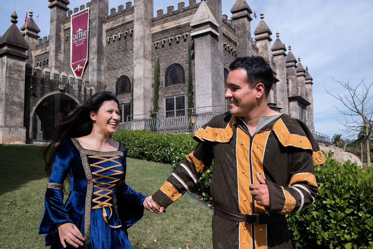 Ensaio pre-wedding , ensaio diferente, ensaio fotográfico casal, ensaio casal, fotos casal, ensaio fotográfico castelo, castelo dos vinhais, ensaio medieval, ensaio fotográfico medieval, ensaio pre-wedding castelo dos vinhais, pre wedding tematico