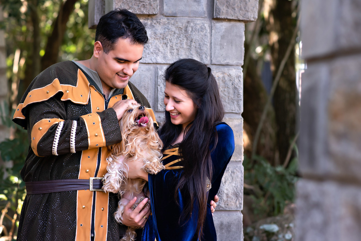 Ensaio pre-wedding , ensaio diferente, ensaio com dog, Ensaio tematico, ensaio casal, fotos casal, ensaio fotográfico castelo, castelo dos vinhais, ensaio medieval, ensaio fotográfico medieval, ensaio pre-wedding castelo dos vinhais, ensaio com cachorro
