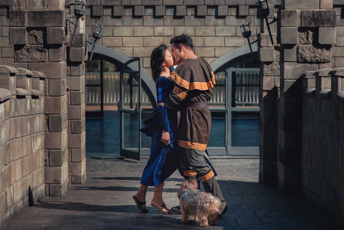 Ensaio pre-wedding , ensaio diferente, ensaio com dog, Ensaio tematico, ensaio casal, fotos casal, ensaio fotográfico castelo, castelo dos vinhais, ensaio medieval, ensaio fotográfico medieval, ensaio pre-wedding castelo dos vinhais, ensaio com cachorro