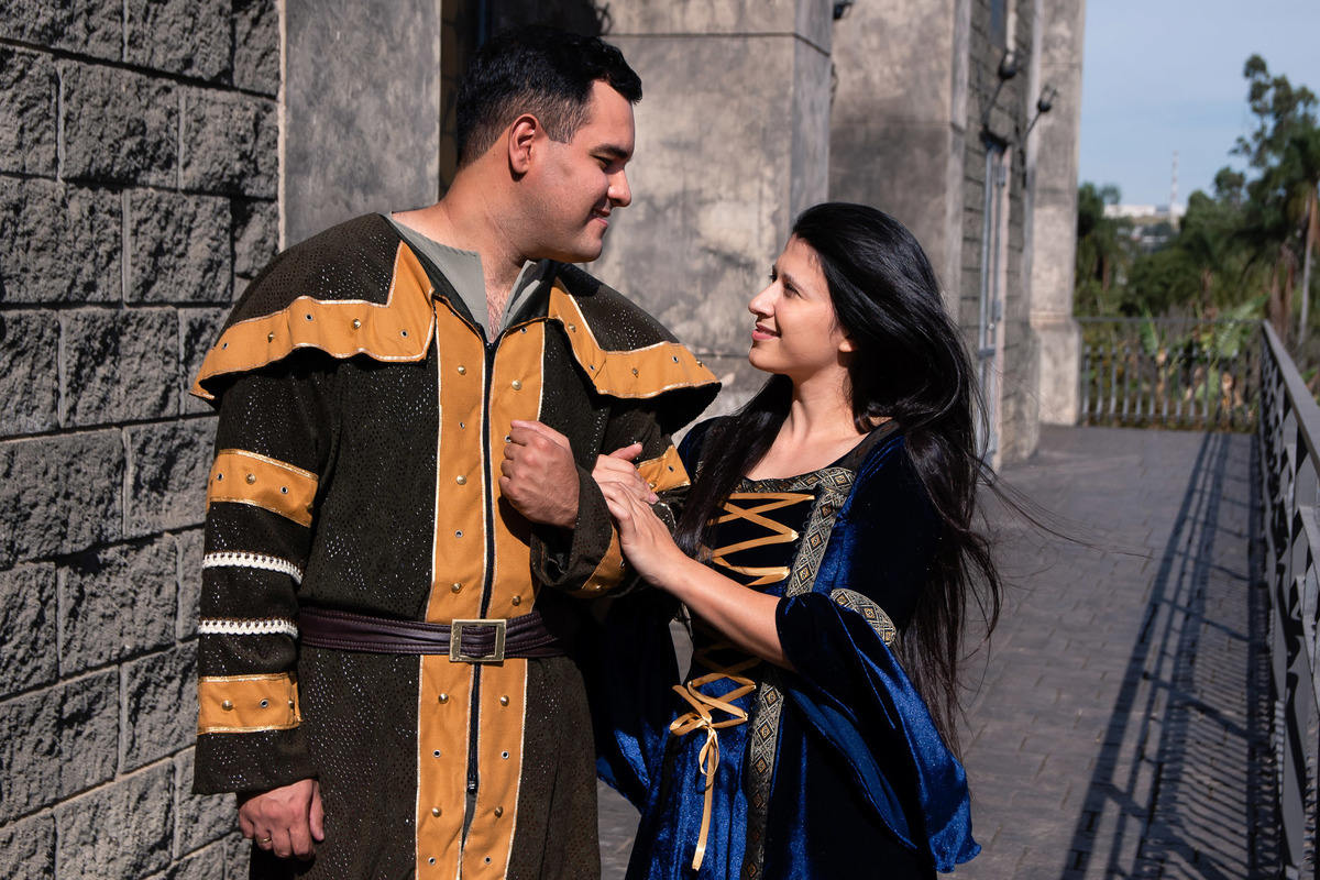 Ensaio pre-wedding , ensaio diferente, ensaio fotográfico casal, ensaio casal, fotos casal, ensaio fotográfico castelo, castelo dos vinhais, ensaio medieval, ensaio fotográfico medieval, ensaio pre-wedding castelo dos vinhais, pre wedding tematico