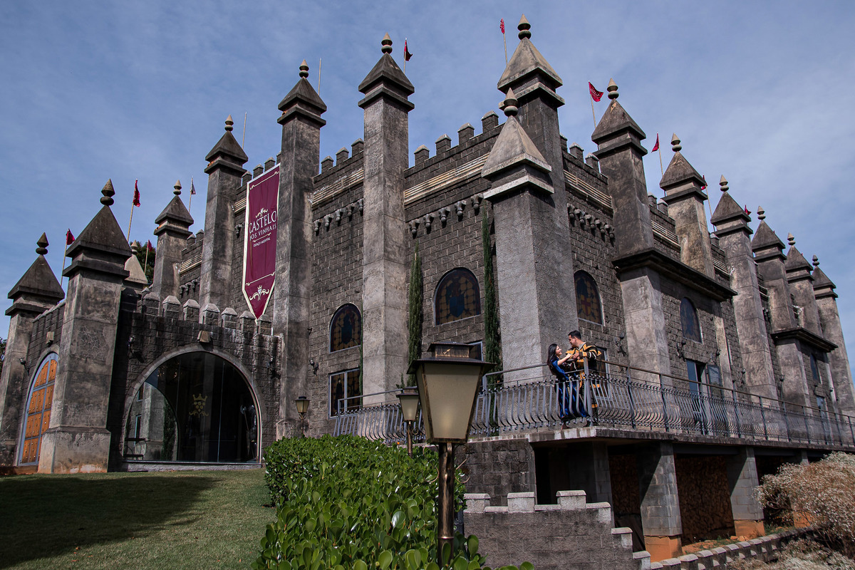 Ensaio pre-wedding , ensaio diferente, ensaio fotográfico casal, ensaio casal, fotos casal, ensaio fotográfico castelo, castelo dos vinhais, ensaio medieval, ensaio fotográfico medieval, ensaio pre-wedding castelo dos vinhais, pre wedding tematico