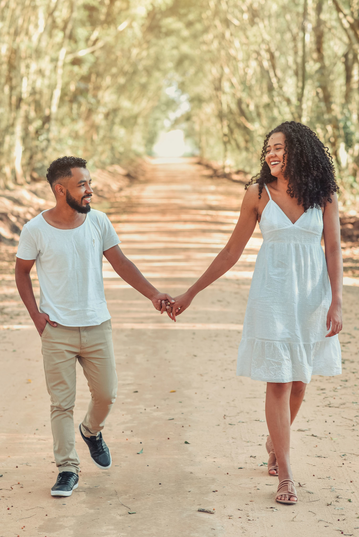 Ensaio Pre Wedding Holambra, Ensaio Casal, Theos Turismo Holambra. Holambra cidade das flores. Ensaio pre wedding na plantação de girassol. Campo de rosas