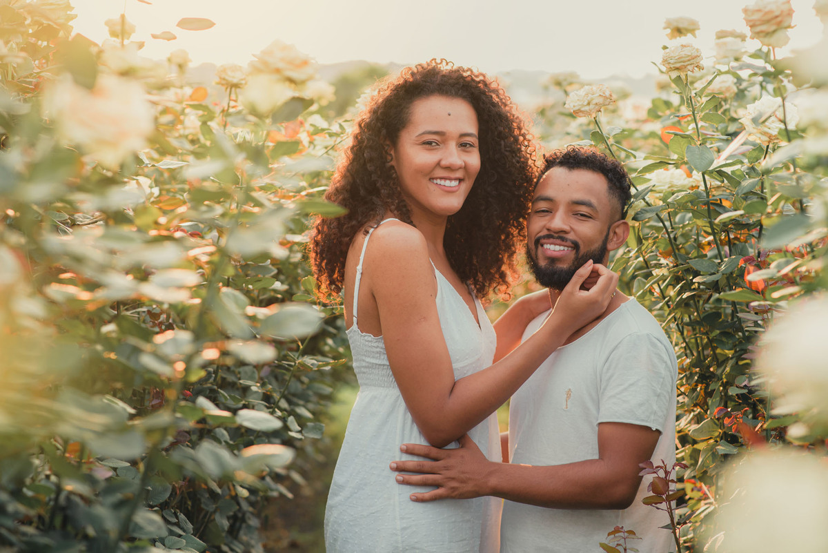 Ensaio Pre Wedding Holambra, Ensaio Casal, Theos Turismo Holambra. Holambra cidade das flores. Ensaio pre wedding na plantação de girassol. Campo de rosas