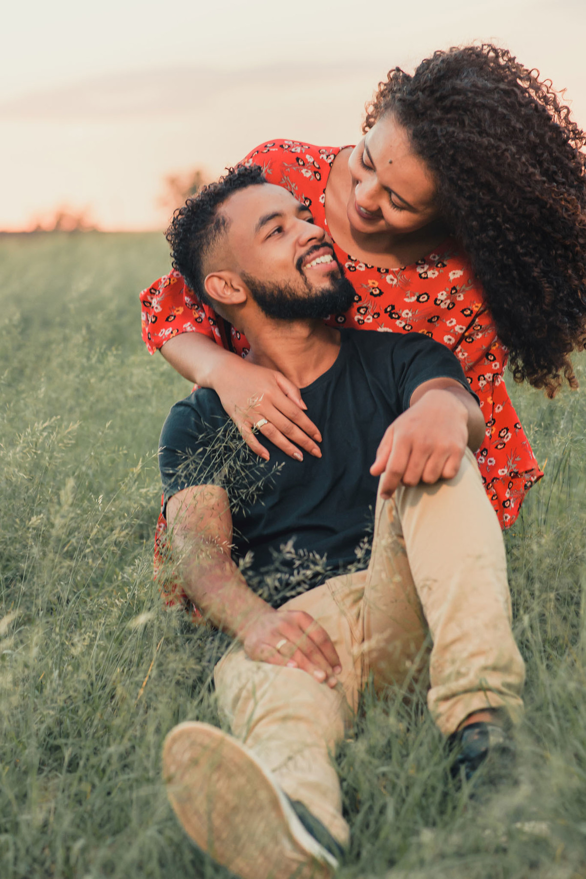 Ensaio Pre Wedding Holambra, Ensaio Casal, Theos Turismo Holambra. Holambra cidade das flores. Ensaio pre wedding na plantação de girassol. Campo de rosas