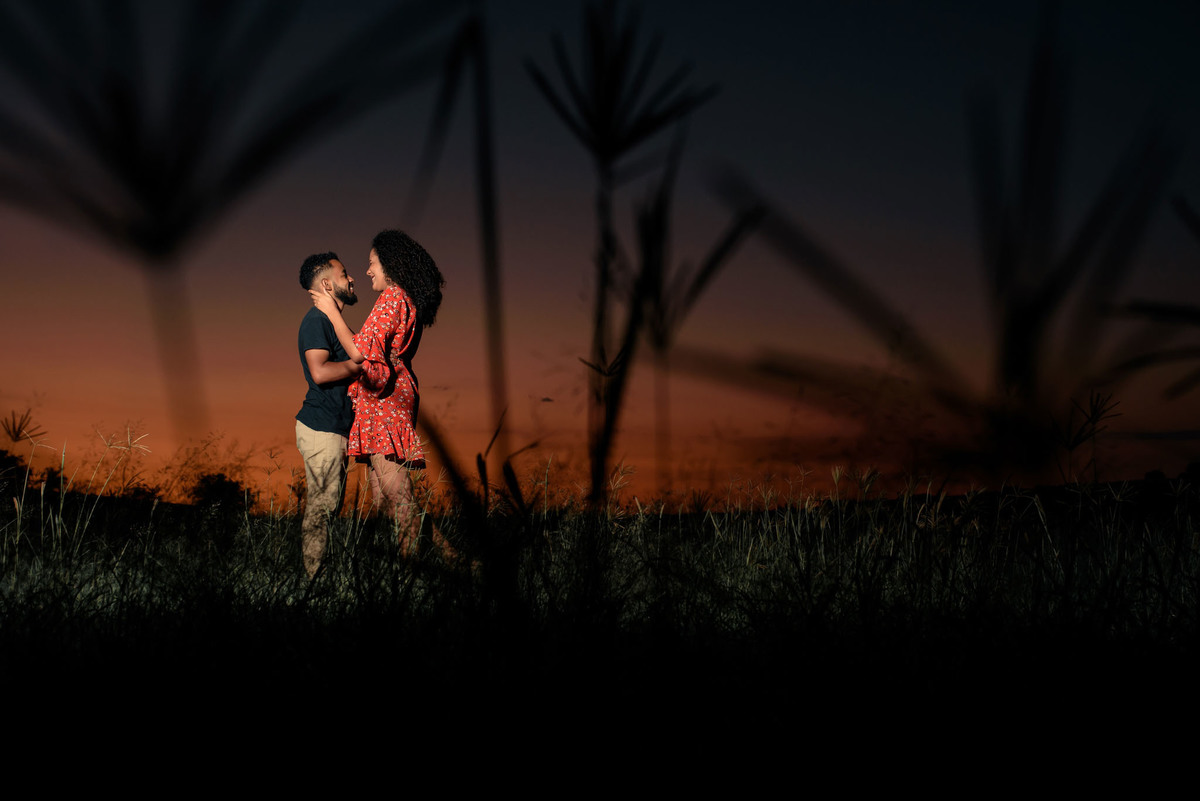 Ensaio Pre Wedding Holambra, Ensaio Casal, Theos Turismo Holambra. Holambra cidade das flores. Ensaio pre wedding na plantação de girassol. Campo de rosas