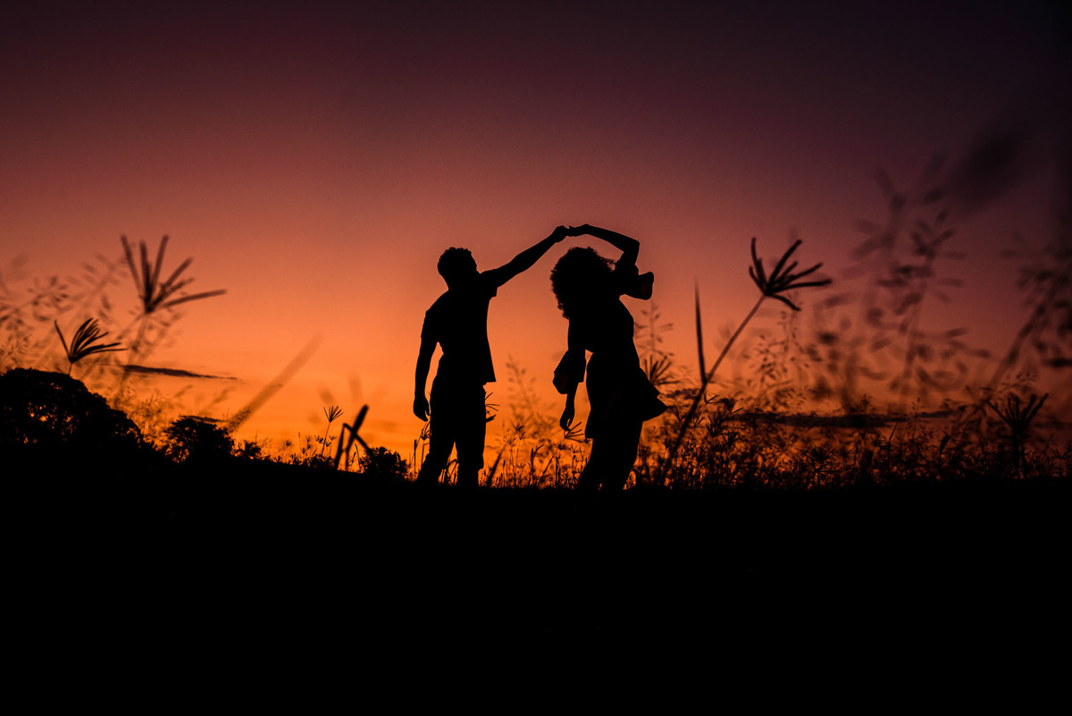 Ensaio Pre Wedding Holambra, Ensaio Casal, Theos Turismo Holambra. Holambra cidade das flores. Ensaio pre wedding na plantação de girassol. Campo de rosas