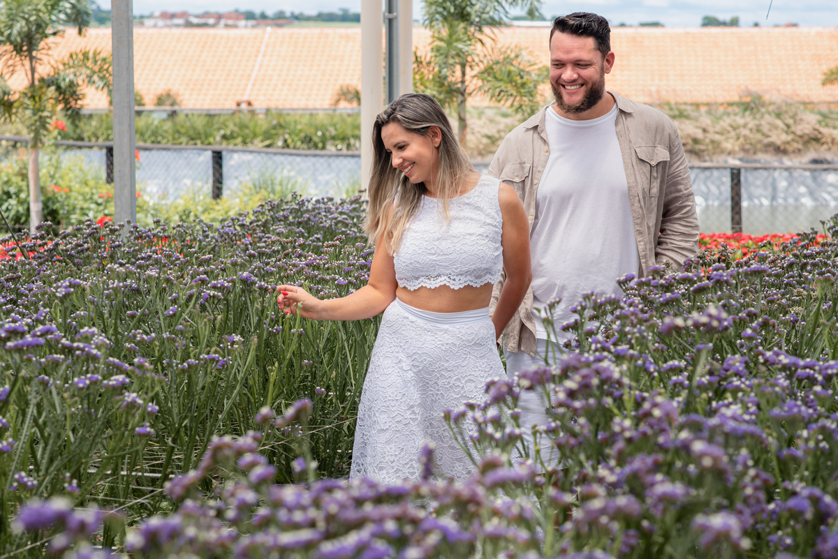 Ensaio Pre Wedding Holambra, Ensaio Casal, Theos Turismo Holambra. Holambra cidade das flores. Ensaio pre wedding na plantação de girassol. Campo de rosas