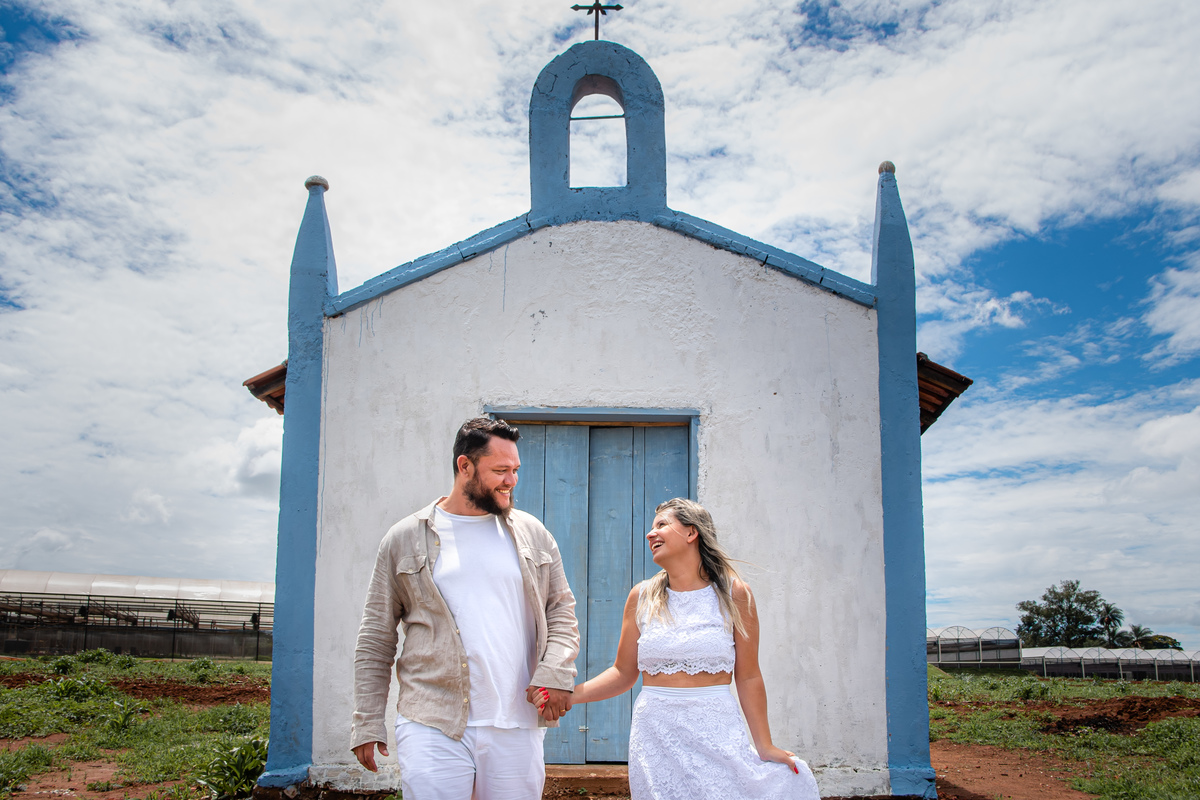 Ensaio Pre Wedding Holambra, Ensaio Casal, Theos Turismo Holambra. Holambra cidade das flores. Ensaio pre wedding na plantação de girassol. Campo de rosas