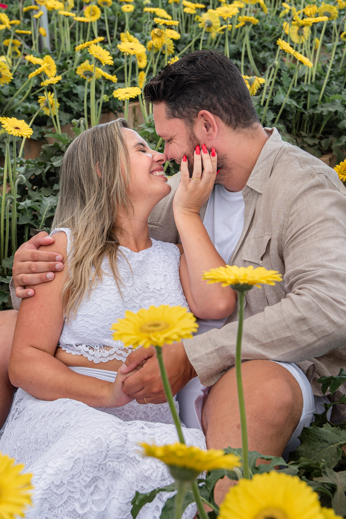 Ensaio Pre Wedding Holambra, Ensaio Casal, Theos Turismo Holambra. Holambra cidade das flores. Ensaio pre wedding na plantação de girassol. Campo de rosas