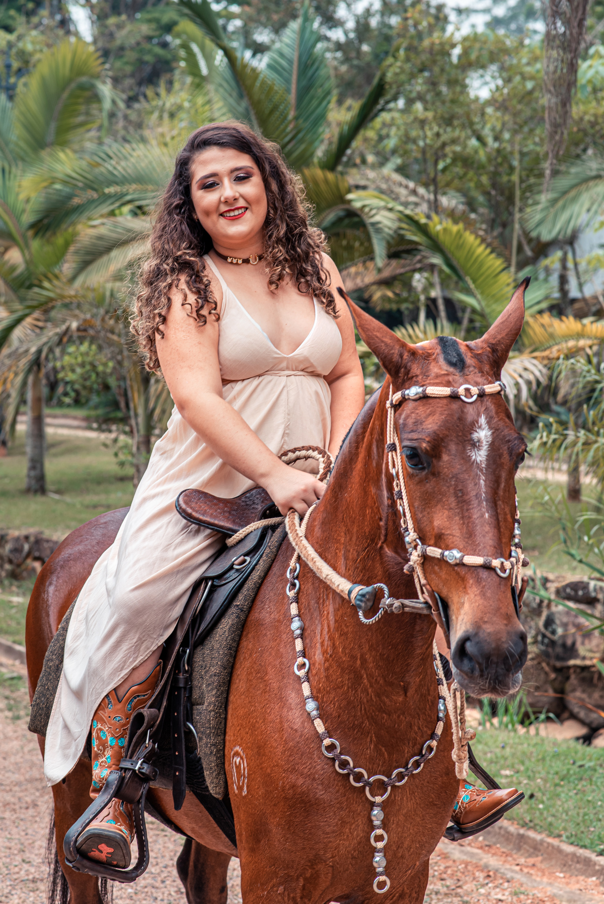 #debutante #ensaiodeburante #ensaio 15anos #15anos #ensaiofotografico #ensaioexterno #fotosdebutante #fotografiade15anos #ensaiocavalo #ensaiodiferente #fotografojundiai #fotografosp #alexethaisfotografia