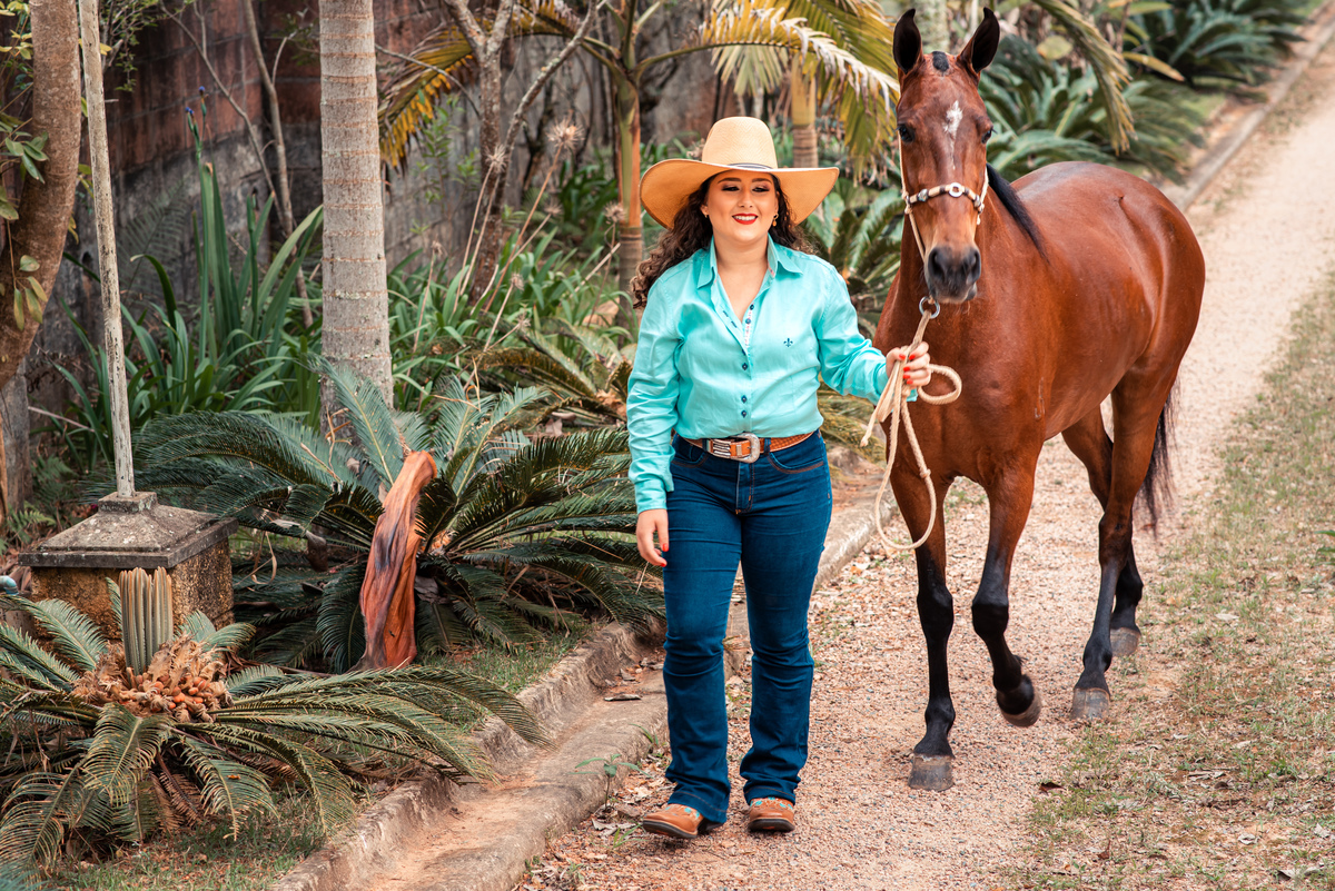 #debutante #ensaiodeburante #ensaio 15anos #15anos #ensaiofotografico #ensaioexterno #fotosdebutante #fotografiade15anos #ensaiocavalo #ensaiodiferente #fotografojundiai #fotografosp #alexethaisfotografia