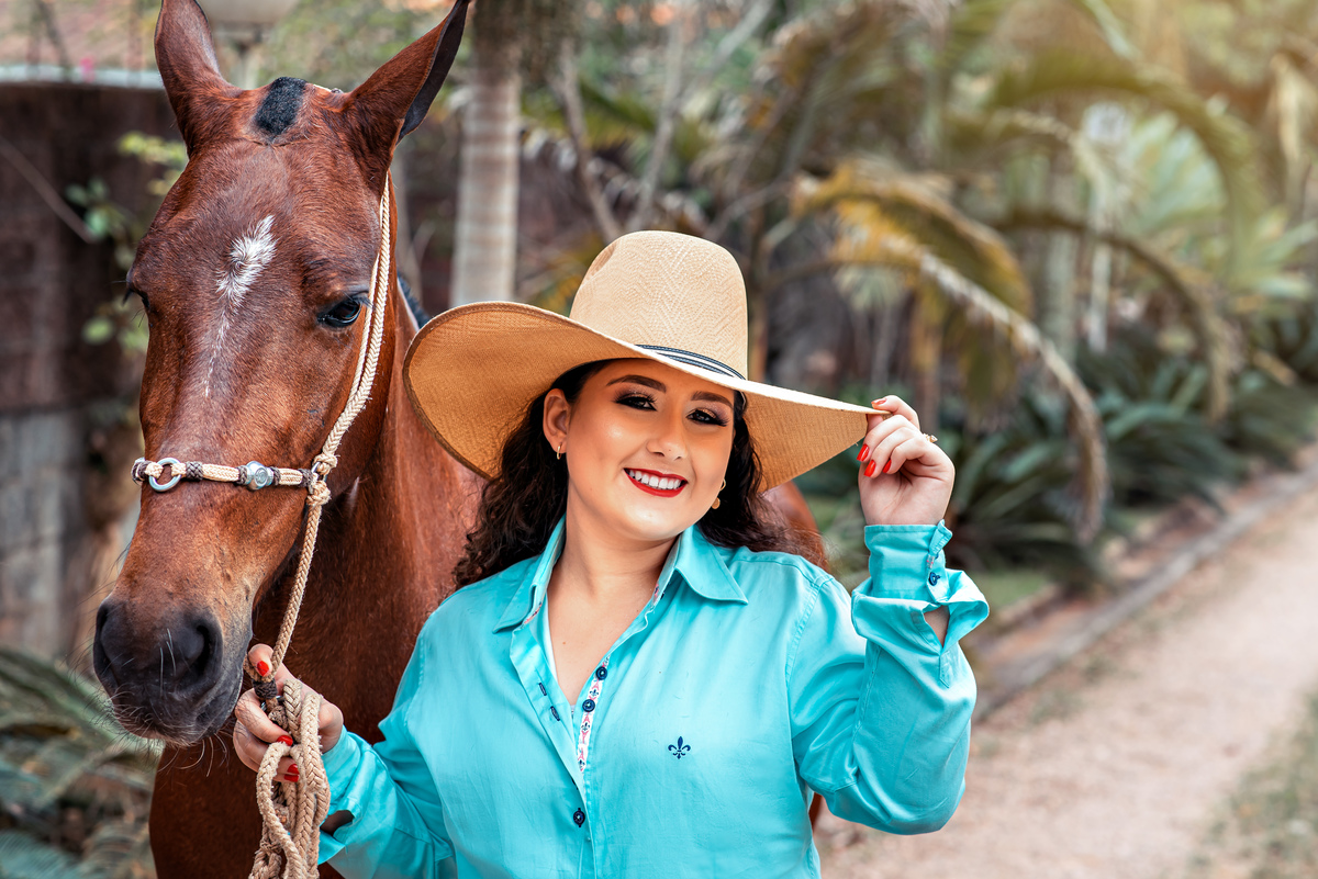 #debutante #ensaiodeburante #ensaio 15anos #15anos #ensaiofotografico #ensaioexterno #fotosdebutante #fotografiade15anos #ensaiocavalo #ensaiodiferente #fotografojundiai #fotografosp #alexethaisfotografia