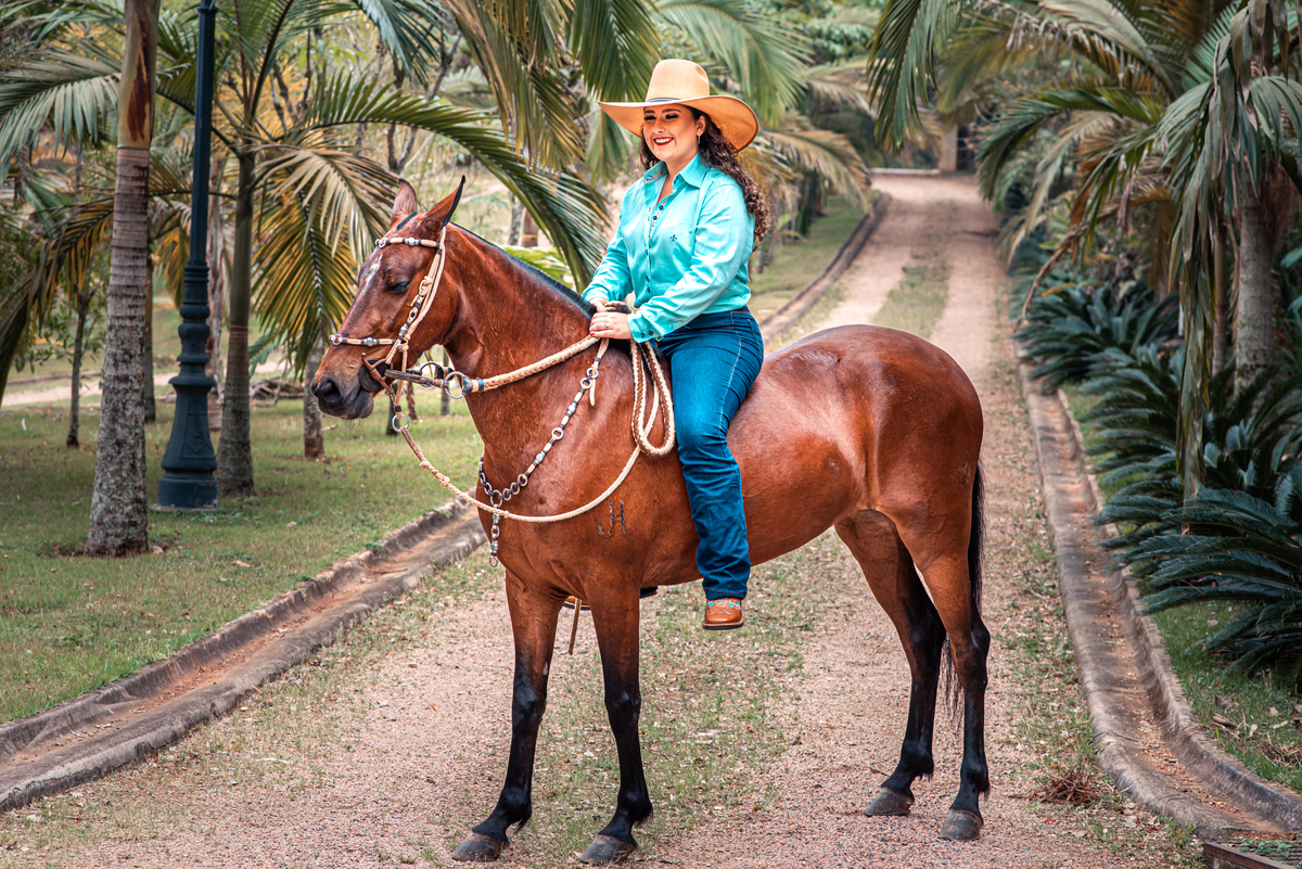 #debutante #ensaiodeburante #ensaio 15anos #15anos #ensaiofotografico #ensaioexterno #fotosdebutante #fotografiade15anos #ensaiocavalo #ensaiodiferente #fotografojundiai #fotografosp #alexethaisfotografia