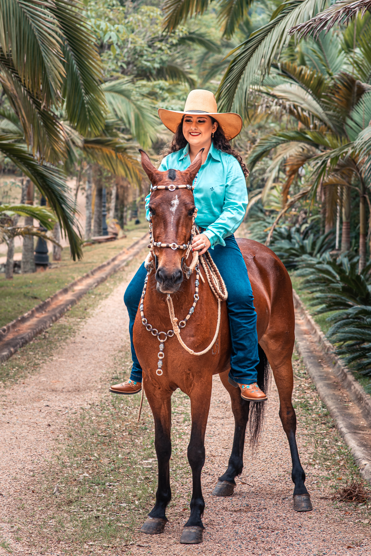 #debutante #ensaiodeburante #ensaio 15anos #15anos #ensaiofotografico #ensaioexterno #fotosdebutante #fotografiade15anos #ensaiocavalo #ensaiodiferente #fotografojundiai #fotografosp #alexethaisfotografia