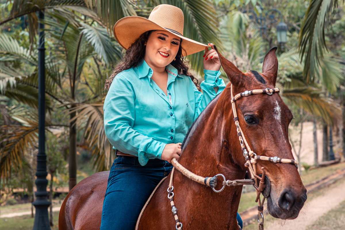 #debutante #ensaiodeburante #ensaio 15anos #15anos #ensaiofotografico #ensaioexterno #fotosdebutante #fotografiade15anos #ensaiocavalo #ensaiodiferente #fotografojundiai #fotografosp #alexethaisfotografia